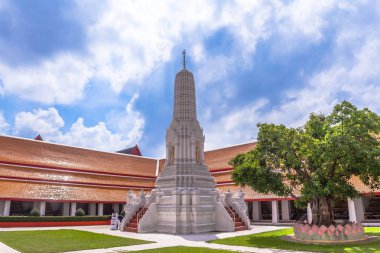 WAT Arun Chaopraya Nehri yanında