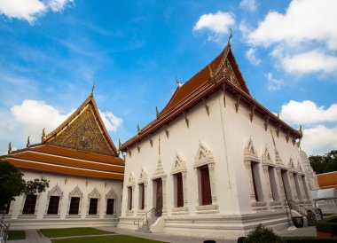WAT Arun Chaopraya Nehri yanında
