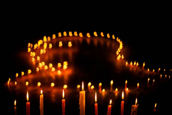 Fire on candles and a group of flowers to pray for the dead king — Stock Photo, Image