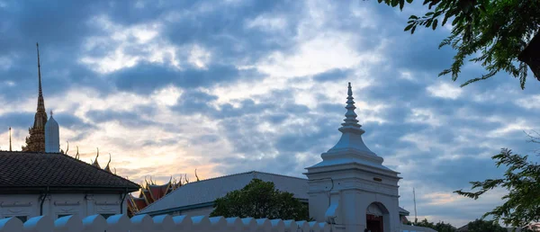 กําแพงด้านหลังของพระราชวัง — ภาพถ่ายสต็อก