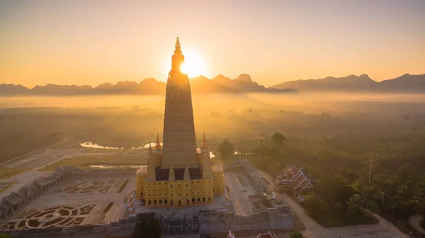 Sunrise at golden pagoda the pagoda is highest in the world — Stock Photo, Image