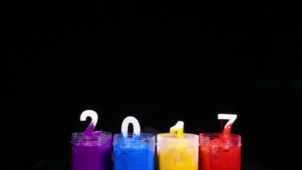 Χρώμα σε αριθμό νέο έτος 2017 — Αρχείο Βίντεο