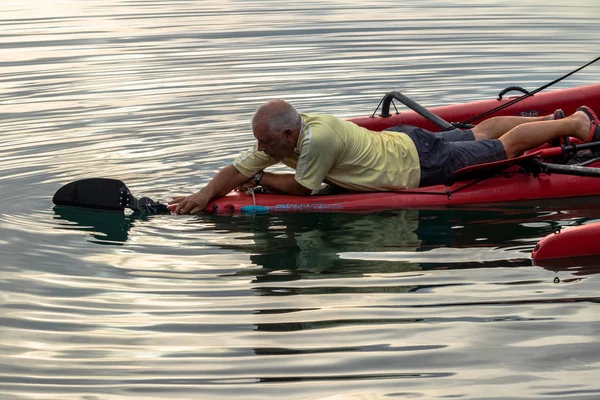 Segla kanot i lagunen — Stockfoto