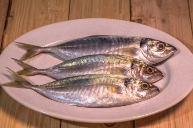 Barbekü için taze balıklar