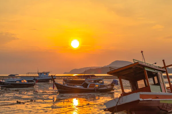 Zlatý nebe v Rawai beach — Stock fotografie