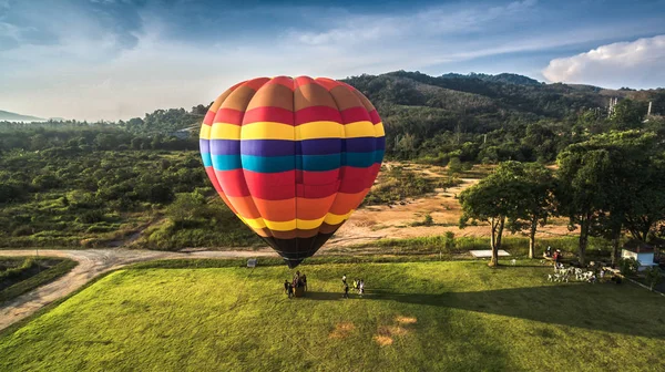 Fotografia aérea com balão de ar quente — Fotografia de Stock