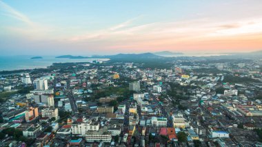 günbatımı Phuket şehir ortasında sırasında hava fotoğrafçılığı