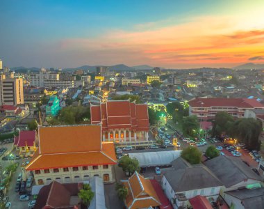 günbatımı Phuket şehir ortasında sırasında hava fotoğrafçılığı