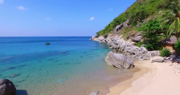 Nui praia a praia paradisíaca escondida — Vídeo de Stock