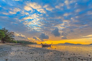 gündoğumu Rawai Körfezi'nde