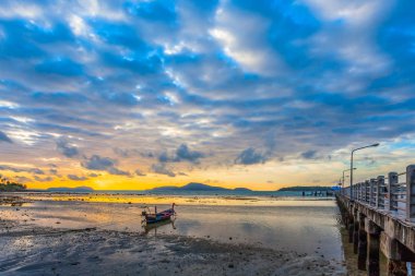 gündoğumu Rawai Körfezi'nde