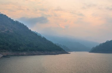 güneşin doğuşunu baraj yukarıda
