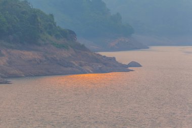 güneşin doğuşunu baraj yukarıda