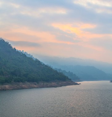 güneşin doğuşunu baraj yukarıda