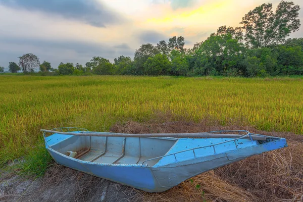 Sonnenschein auf einem kleinen Boot — Stockfoto