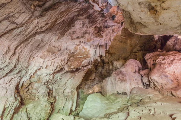 Inside the Tharlode Noi cave — Stock Photo, Image