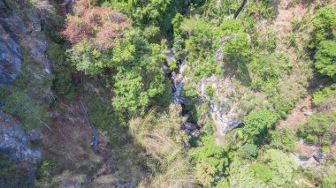 Fotoğraf dron tarafından büyük mağara içinde