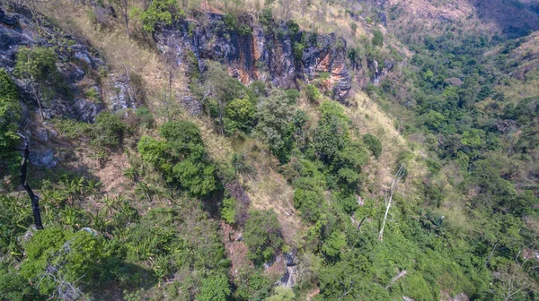 Fotografia dentro da grande caverna por drone — Fotografia de Stock