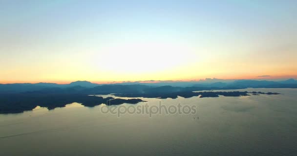 Stunning panoramic view of the lake in sunset time. light through the sky to the lake — Stock Video