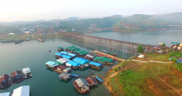 Panorama mozzafiato sul ponte di legno a Sangkhlaburi — Video Stock