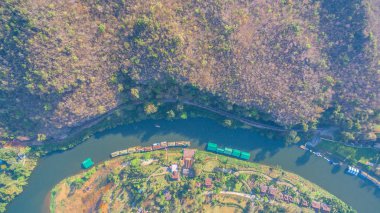 Tham Krasae şaşırtıcı tren geçmek cliff ve nehir