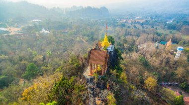 pagodadan dar ve dik sırt üzerinde