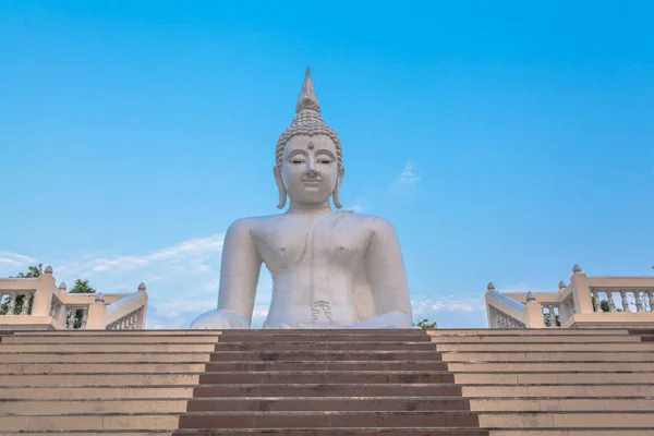 Statua bianca Buddha — Foto Stock