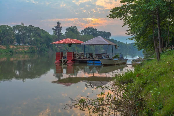 Flottar på floden Kwai — Stockfoto