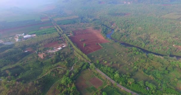 Voda z přehrady na řece Kwai — Stock video