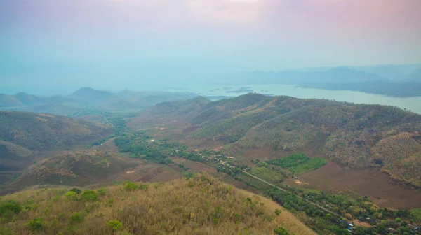 La carretera principal en el valle — Foto de Stock