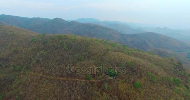 O caminho para o templo está no cume é alto e íngreme — Vídeo de Stock