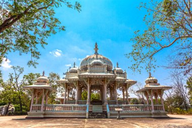 birçok şaşırtıcı heykel ve mimar Tapınak