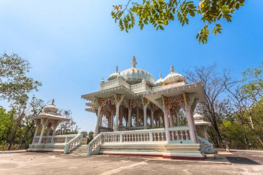 birçok şaşırtıcı heykel ve mimar Tapınak