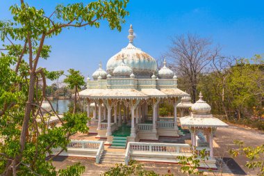 birçok şaşırtıcı heykel ve mimar Tapınak
