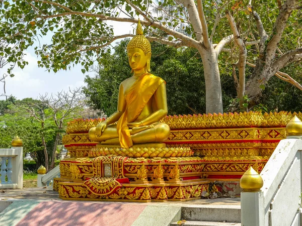 Plusieurs statues de la posture de Bouddha — Photo