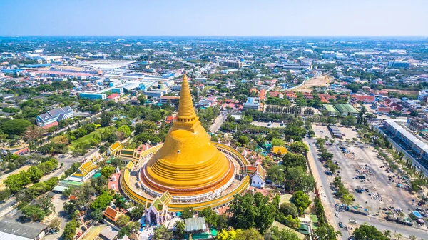 The big yellow pagoda in Nakorn Pathom — Stock Photo, Image