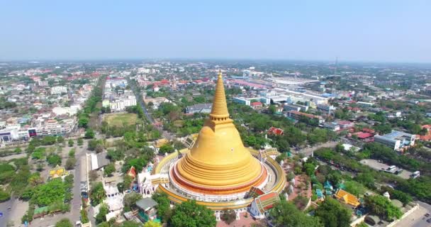 Den stora gula pagoden i Nakorn Pathom — Stockvideo