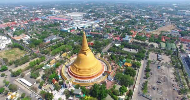 Büyük sarı pagoda Nakorn Pathom içinde — Stok video