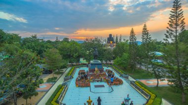 wat Huay Mongkol Tapınağı gün batımında