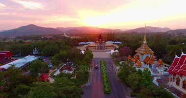 wat Huay Mongkol Tapınağı gün batımında