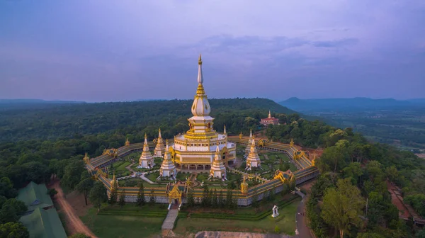 Vackra Chaimongkol pagoda — Stockfoto