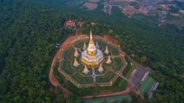 Vackra Chaimongkol pagoda — Stockfoto