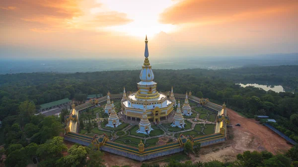 Vackra Chaimongkol pagoda — Stockfoto