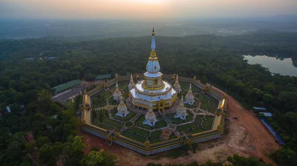 Vackra Chaimongkol pagoda — Stockfoto