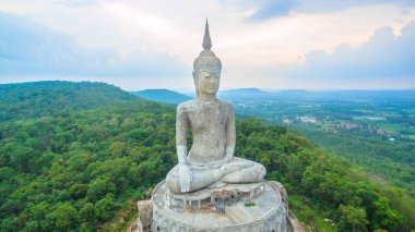 Tayland Doğu Dağı'nda en büyük Buda