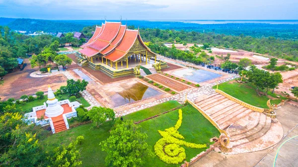 Wat Sirindhorn Wararam Phu Prao templo — Fotografia de Stock