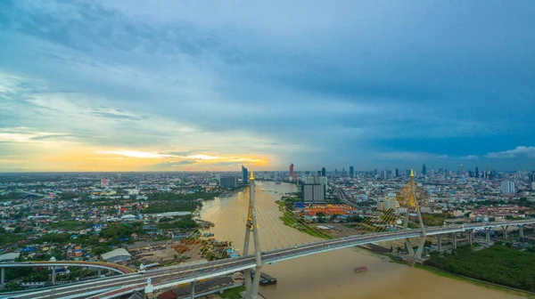 Puente de Bhumibol sobre el río Cho Phraya — Foto de Stock