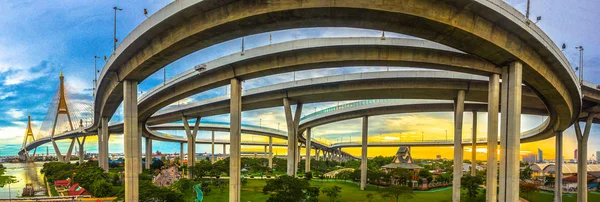 Мост через реку Чо Прайя — стоковое фото