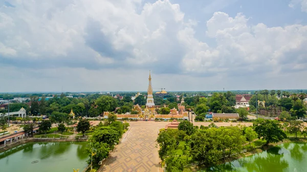 Bella pagoda Prathat Phanom al fiume Kong — Foto Stock