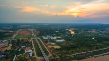 Üçüncü Tay ve Lao dostluk Köprüsü